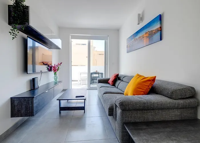 Daire 3-bedroom Retreat By Buena Vista Sliema